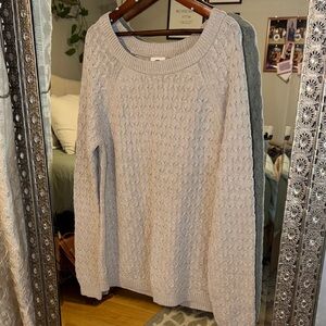 Old Navy Women's Light Cream Crew Neck Sweater